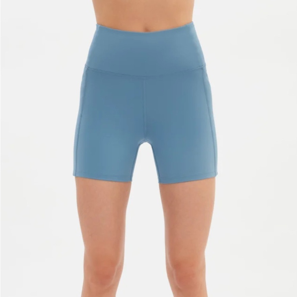 girlfriend collective lake shorts size xs